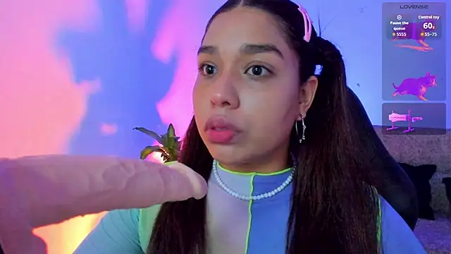 Snapshot of giselle_upp chatting on 11/12/25, 04:24 giselle upp online show from 11/12/25, 04:24