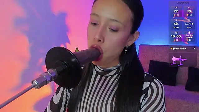 Snapshot of alicemoon__ chatting on 11/11/25, 10:15 alicemoon online show from 11/11/25, 10:15