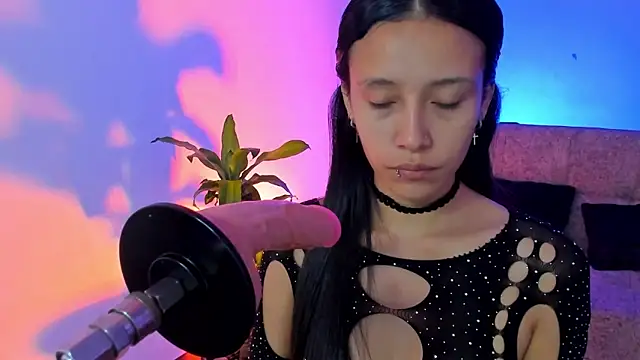 Snapshot of alicemoon__ chatting on 11/27/25, 10:28 alicemoon online show from 11/27/25, 10:28