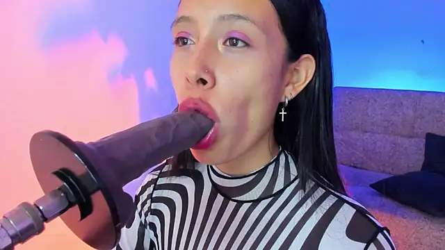 Snapshot of alicemoon__ chatting on 12/20/25, 10:00 alicemoon online show from 12/20/25, 10:00