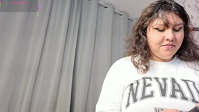 Snapshot of Larissa_Antonella chatting on 10/18/25, 03:20 Larissa Antonella online show from 10/18/25, 03:20
