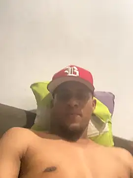 Snapshot of freedmar chatting on 11/19/25, 02:33 freedmar online show from 11/19/25, 02:33