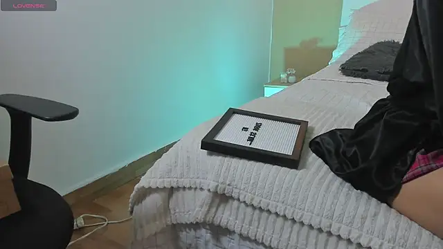 Snapshot of Zaraslim_ chatting on 09/25/25, 02:59 Zaraslim online show from 09/25/25, 02:59