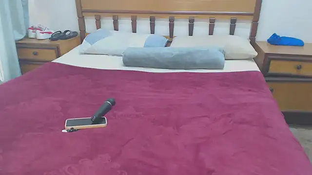 Snapshot of HugeTitisxx chatting on 09/11/25, 07:52 HugeTitisxx online show from 09/11/25, 07:52