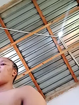 Snapshot of HugeTitisxx chatting on 10/02/25, 09:05 HugeTitisxx online show from 10/02/25, 09:05