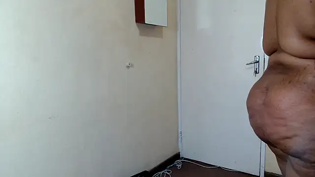 HugeTitisxx online show from 04/03/26, 06:00