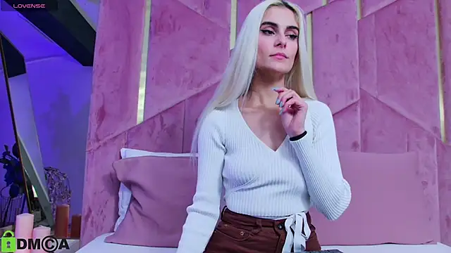 SelenaDaze online show from 11/25/25, 05:07