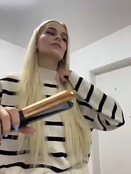 SelenaDaze online show from 03/28/26, 05:51