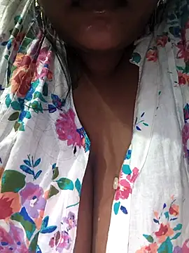 Snapshot of Dassing_strip_couple chatting on 10/06/25, 07:33 Dassing strip couple online show from 10/06/25, 07:33