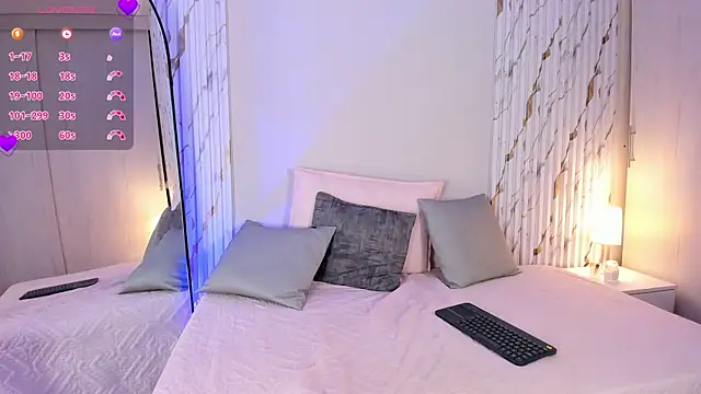 Snapshot of MissVioleet_ chatting on 10/09/25, 05:22 MissVioleet online show from 10/09/25, 05:22