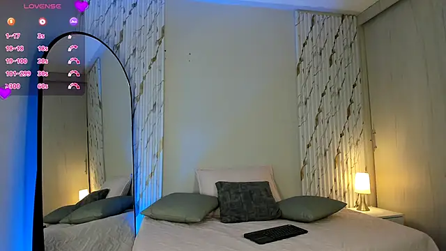 Snapshot of MissVioleet_ chatting on 10/16/25, 05:14 MissVioleet online show from 10/16/25, 05:14