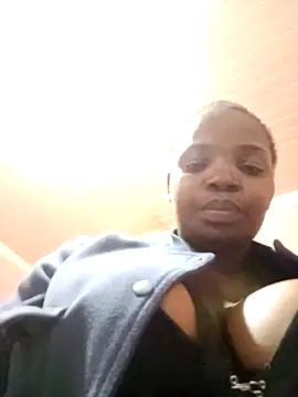 ShySexyBaddiexx online show from 02/12/26, 02:17