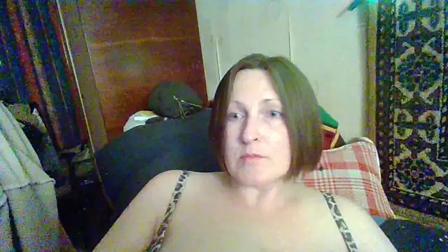 Snapshot of AllaSowinskaya chatting on 05/22/26, 08:58 AllaSowinskaya online show from 05/22/26, 08:58