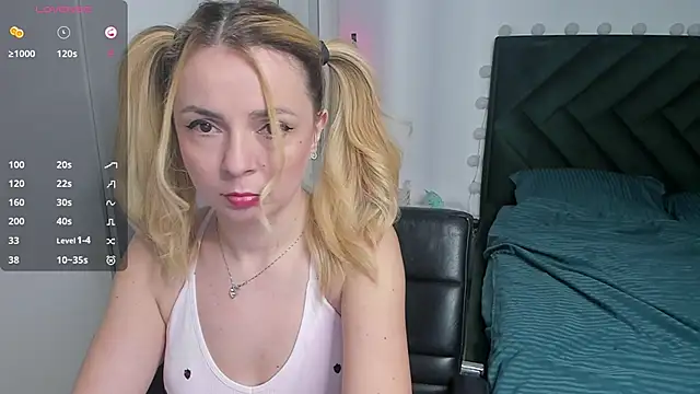 Snapshot of LovelyAria_ chatting on 09/22/25, 07:27 LovelyAria online show from 09/22/25, 07:27