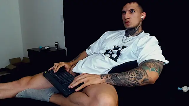 Snapshot of Shane_Clay chatting on 09/25/25, 09:18 Shane Clay online show from 09/25/25, 09:18