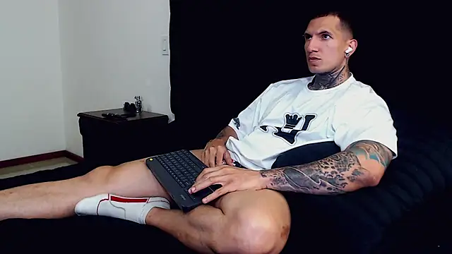 Snapshot of Shane_Clay chatting on 10/06/25, 09:23 Shane Clay online show from 10/06/25, 09:23