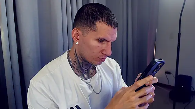 Snapshot of Shane_Clay chatting on 10/10/25, 05:01 Shane Clay online show from 10/10/25, 05:01