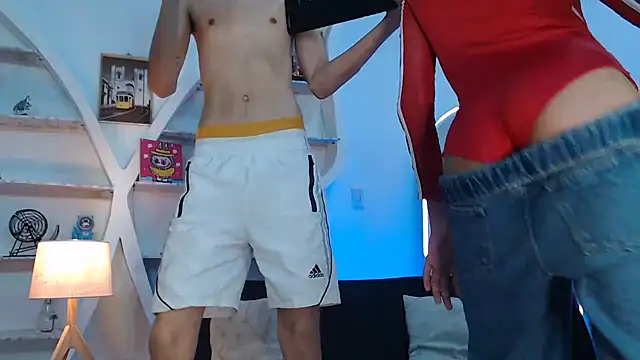 Snapshot of TWINKS_FRIENDS chatting on 09/10/25, 01:27 TWINKS FRIENDS online show from 09/10/25, 01:27