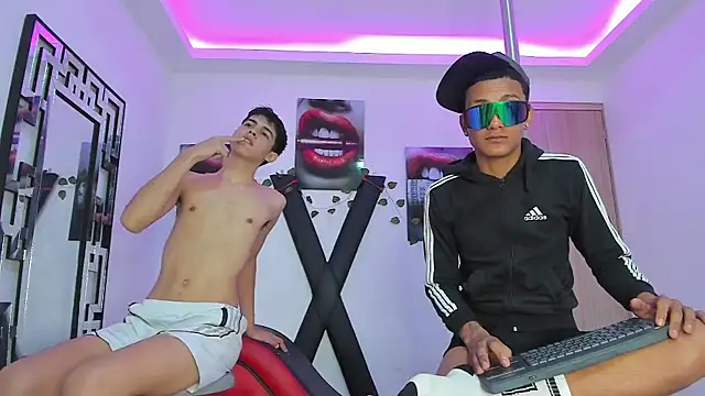 Snapshot of TWINKS_FRIENDS chatting on 09/30/25, 07:24 TWINKS FRIENDS online show from 09/30/25, 07:24