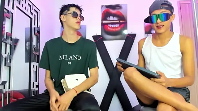 Snapshot of TWINKS_FRIENDS chatting on 10/18/25, 07:20 TWINKS FRIENDS online show from 10/18/25, 07:20