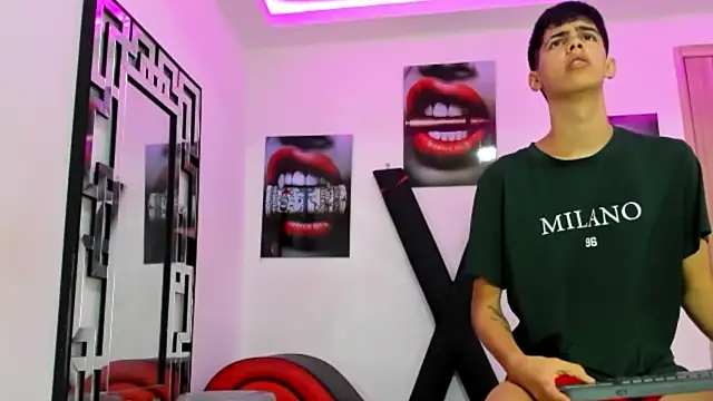 Snapshot of TWINKS_FRIENDS chatting on 10/19/25, 07:20 TWINKS FRIENDS online show from 10/19/25, 07:20