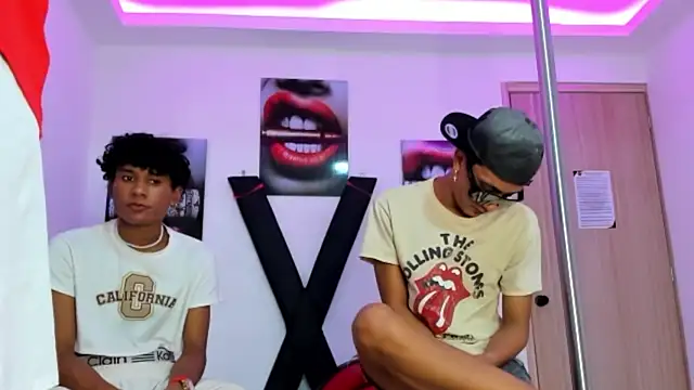 Snapshot of TWINKS_FRIENDS chatting on 10/24/25, 07:27 TWINKS FRIENDS online show from 10/24/25, 07:27