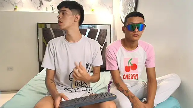 Snapshot of TWINKS_FRIENDS chatting on 11/12/25, 07:31 TWINKS FRIENDS online show from 11/12/25, 07:31