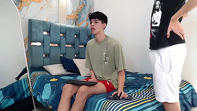 TWINKS FRIENDS online show from 02/12/26, 01:17