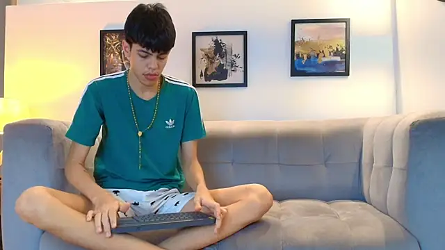 TWINKS FRIENDS online show from 03/26/26, 01:17