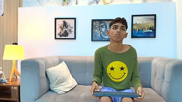 TWINKS FRIENDS online show from 06/02/26, 01:24