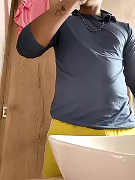 Snapshot of Hiroshi_Shen chatting on 01/14/26, 12:44 Hiroshi Shen online show from 01/14/26, 12:44