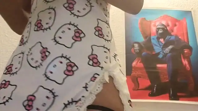 Snapshot of Oulola777 chatting on 10/12/25, 05:12 Oulola777 online show from 10/12/25, 05:12