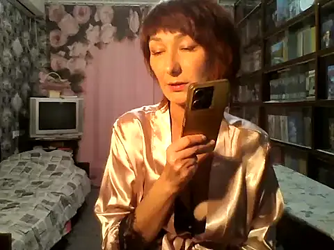 Snapshot of Pline1 chatting on 10/15/25, 08:20 Pline1 online show from 10/15/25, 08:20