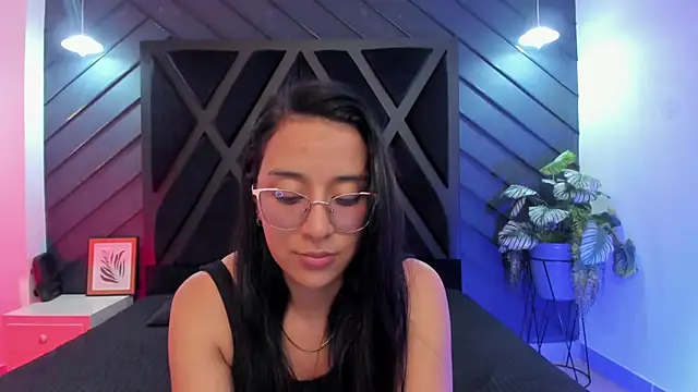 zoe martins  online show from 12/05/25, 05:20