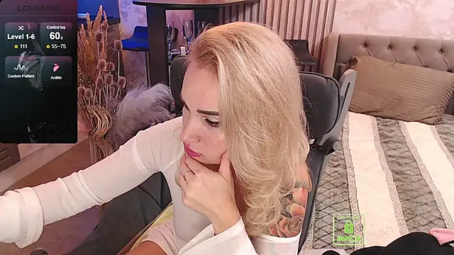 FreeBerryMILF online show from 12/14/25, 08:35