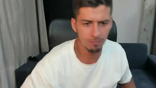 Snapshot of piterrr_hot chatting on 12/01/25, 12:26 piterrr hot online show from 12/01/25, 12:26