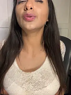 Snapshot of chicachocolate01 chatting on 09/29/25, 02:27 chicachocolate01 online show from 09/29/25, 02:27