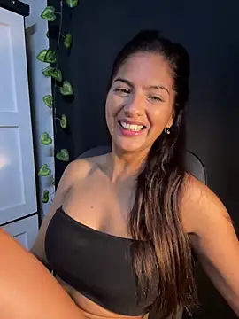 chicachocolate01 online show from 02/05/26, 08:41