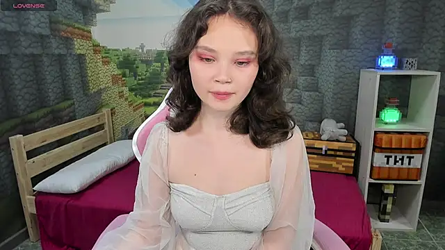 Snapshot of EmilyChaves chatting on 09/18/25, 06:32 EmilyChaves online show from 09/18/25, 06:32