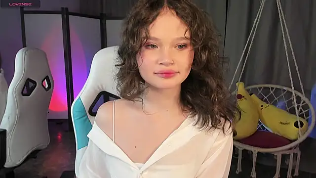 Snapshot of EmilyChaves chatting on 10/10/25, 02:27 EmilyChaves online show from 10/10/25, 02:27