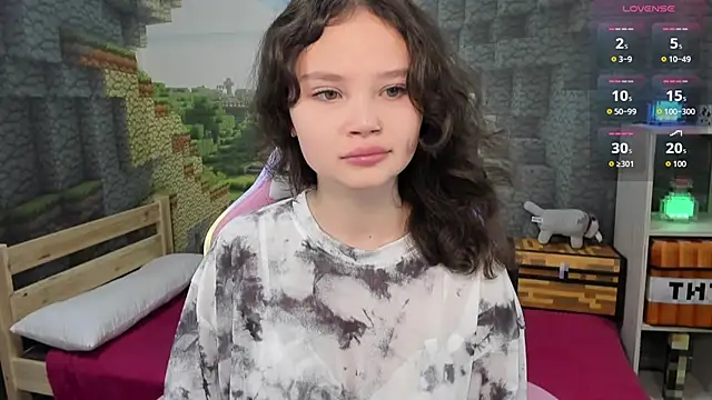 Snapshot of EmilyChaves chatting on 10/14/25, 05:58 EmilyChaves online show from 10/14/25, 05:58