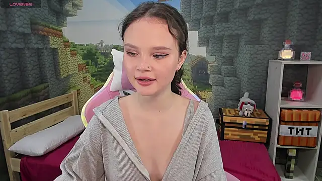 Snapshot of EmilyChaves chatting on 10/18/25, 03:57 EmilyChaves online show from 10/18/25, 03:57