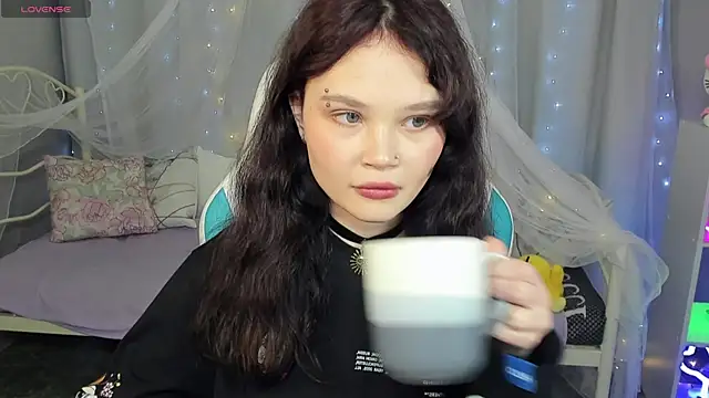 Snapshot of EmilyChaves chatting on 04/08/26, 06:57 EmilyChaves online show from 04/08/26, 06:57