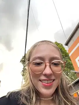 ReenKitty online show from 10/25/25, 10:04