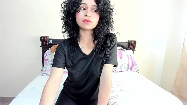 Snapshot of _hesttia chatting on 09/15/25, 07:14  hesttia online show from 09/15/25, 07:14
