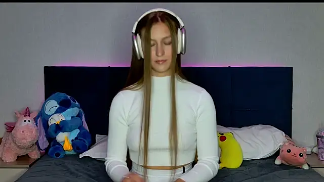 Snapshot of MissEmilyMiller chatting on 10/02/25, 04:47 MissEmilyMiller online show from 10/02/25, 04:47