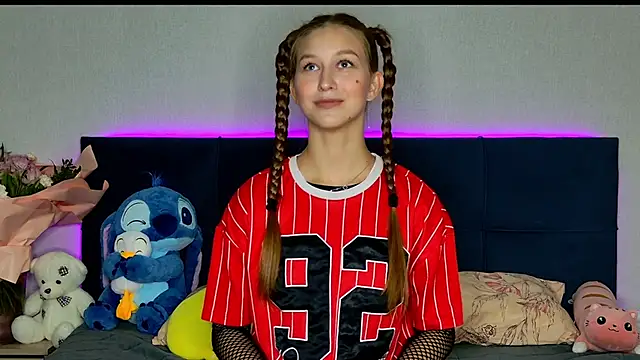 Snapshot of MissEmilyMiller chatting on 10/21/25, 05:13 MissEmilyMiller online show from 10/21/25, 05:13