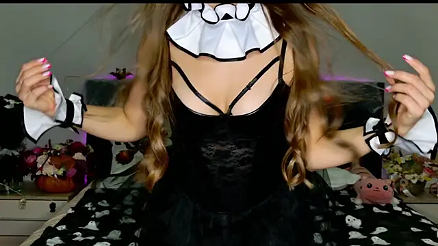 Snapshot of MissEmilyMiller chatting on 10/31/25, 06:53 MissEmilyMiller online show from 10/31/25, 06:53