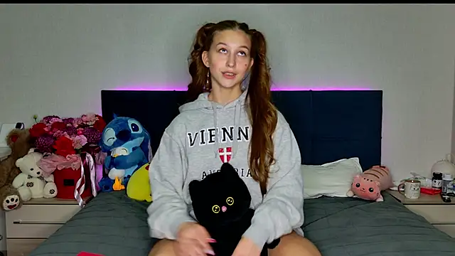 Snapshot of MissEmilyMiller chatting on 11/06/25, 05:36 MissEmilyMiller online show from 11/06/25, 05:36