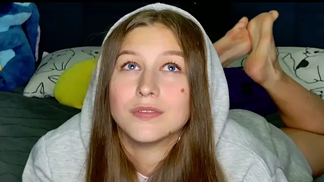 Snapshot of MissEmilyMiller chatting on 11/21/25, 05:22 MissEmilyMiller online show from 11/21/25, 05:22